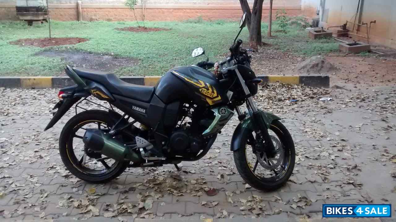 Battle Green Yamaha FZ-S Battle Green Yamaha FZ-S