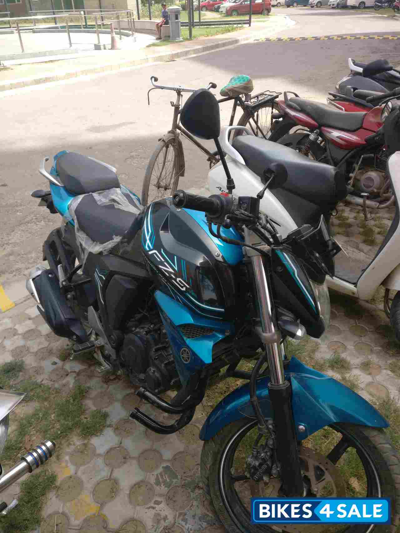 Blue Black Yamaha FZ-S FI V2