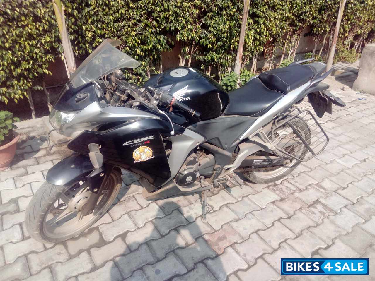 Black Honda CBR 250R