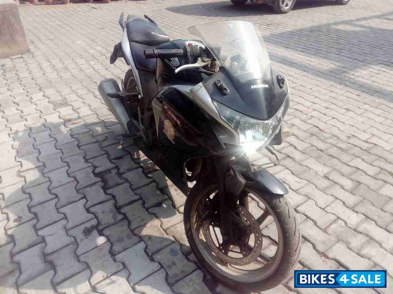 Black Honda CBR 250R