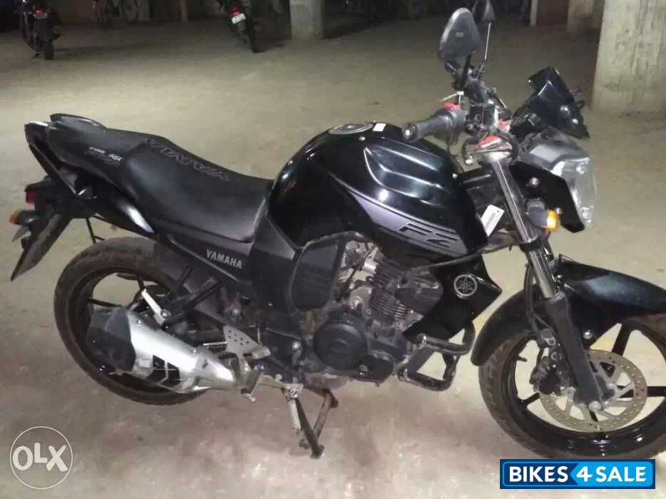 Black Yamaha FZ16