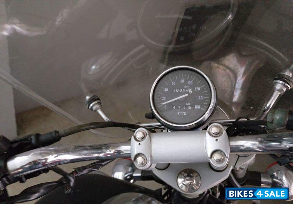 Black Bajaj Avenger 220 DTS-i Black Bajaj Avenger 220 DTS-i