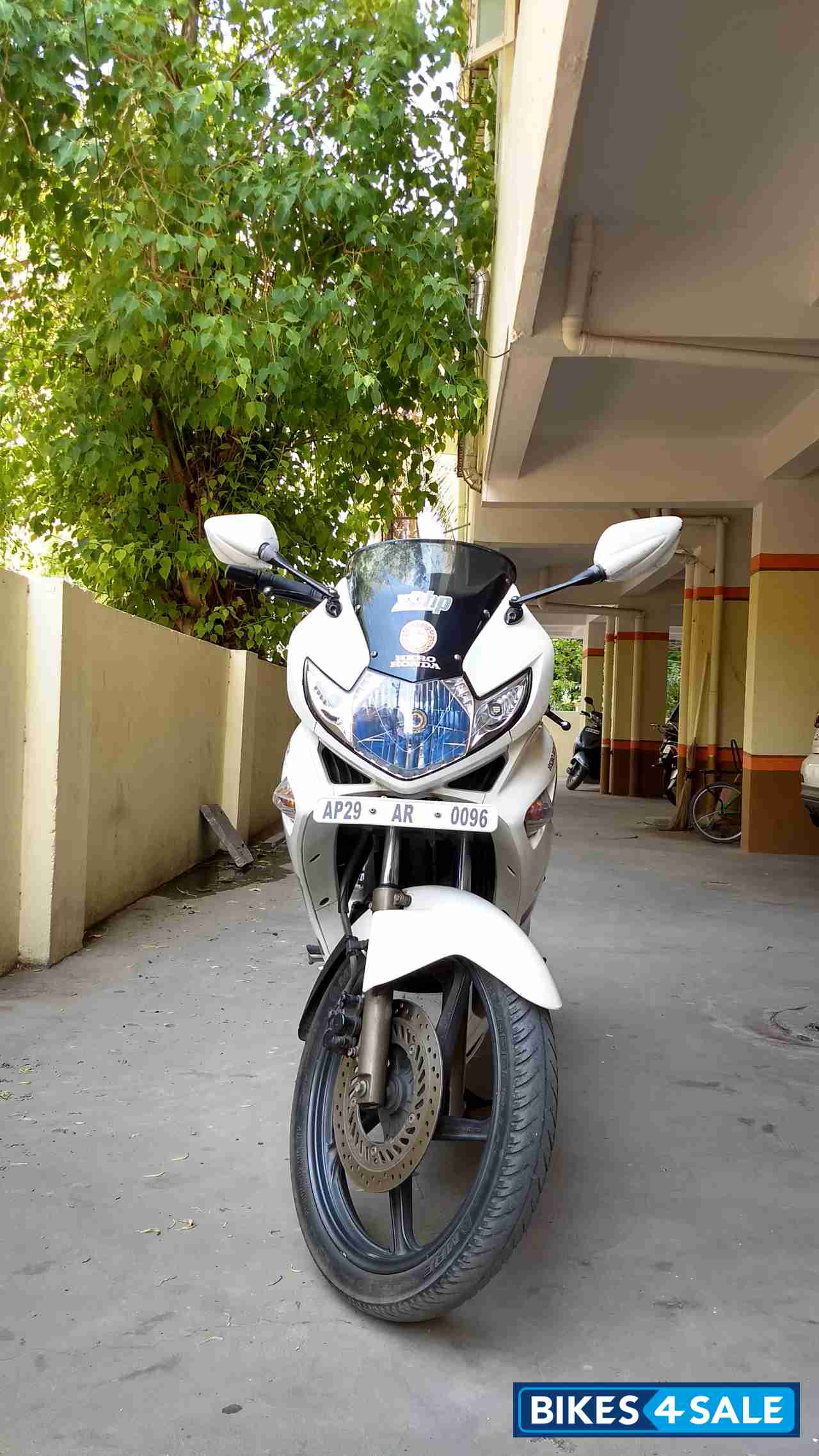 White Hero Karizma ZMR