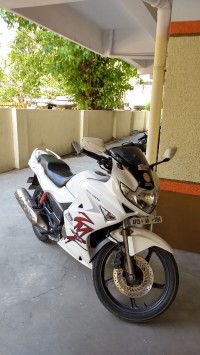 White Hero Karizma ZMR
