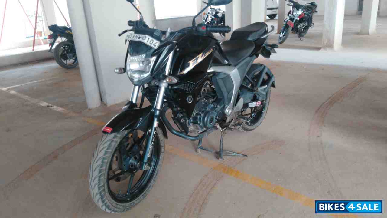Black Yamaha FZ FI V2
