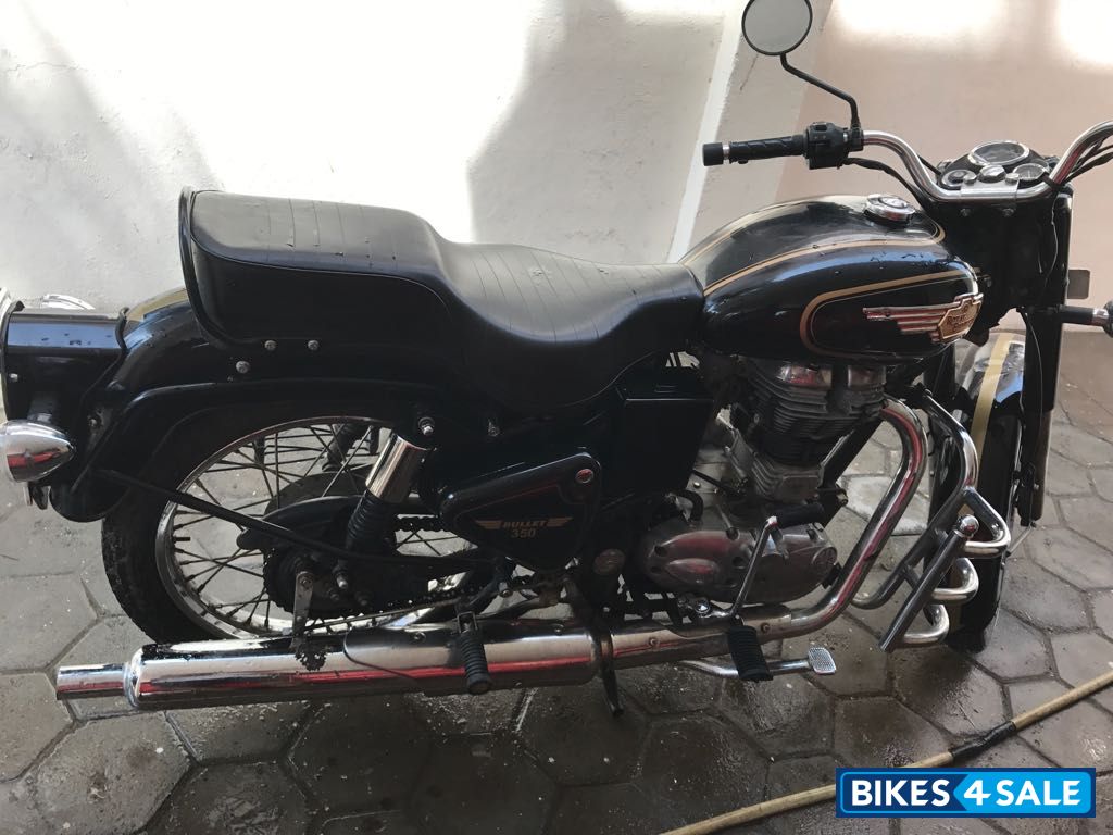 Black Royal Enfield Bullet Standard 350