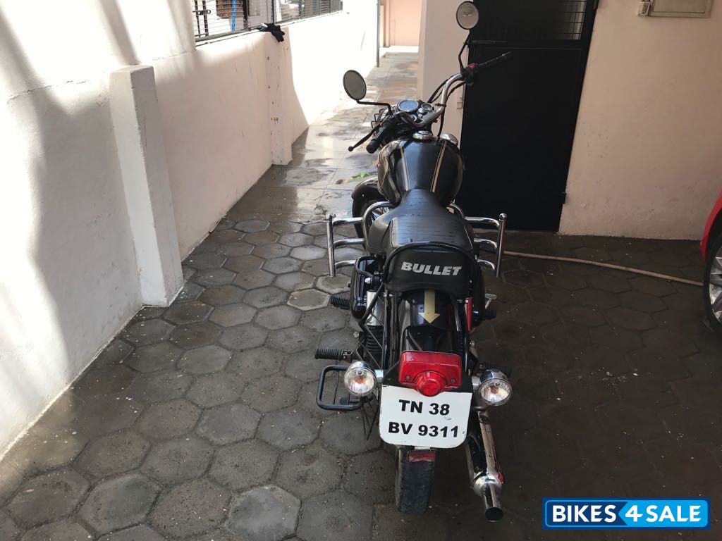 Black Royal Enfield Bullet Standard 350