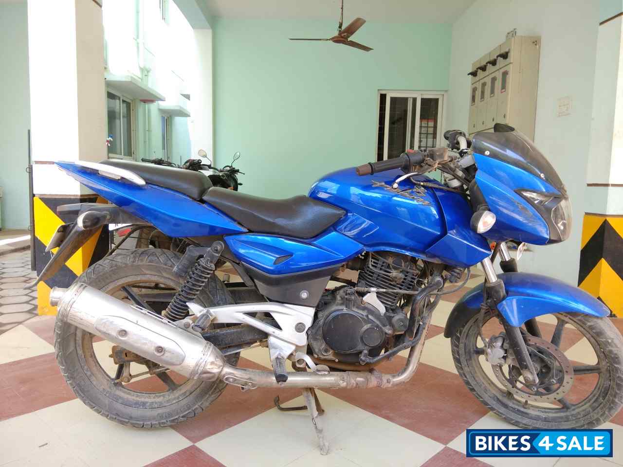 Blue Bajaj Pulsar 200 DTSi
