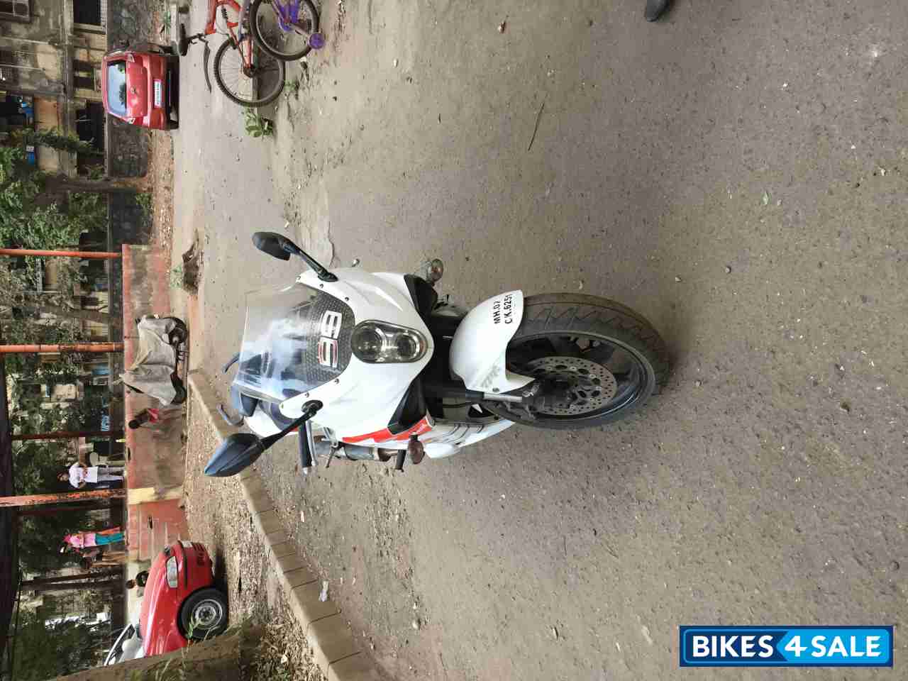 White Hyosung GT650R White Hyosung GT650R