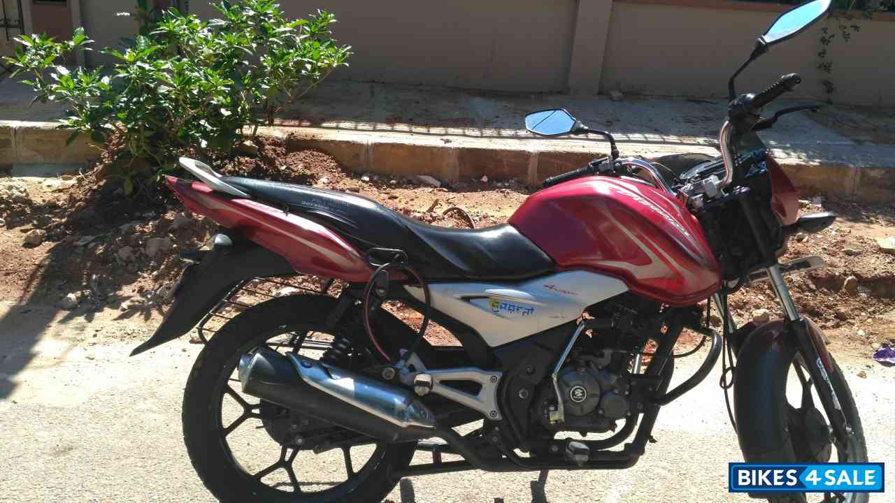 Red Bajaj Discover 100T