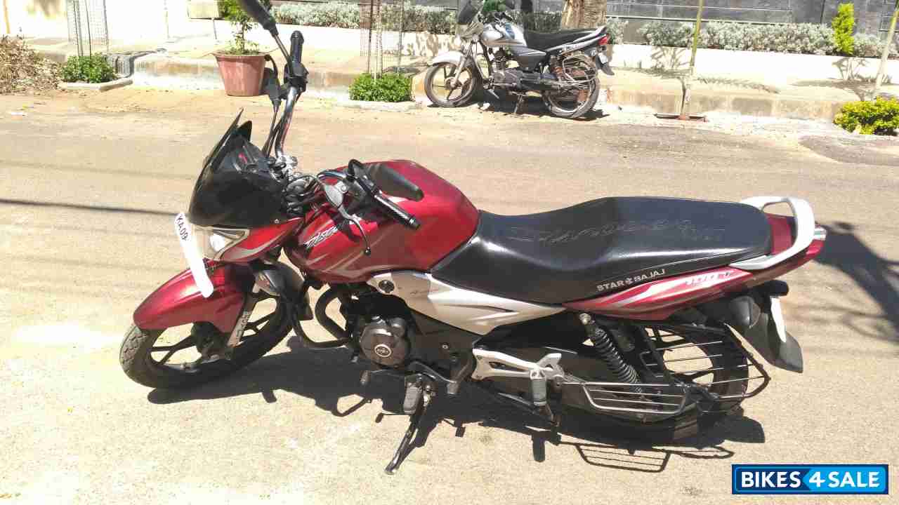 Red Bajaj Discover 100T