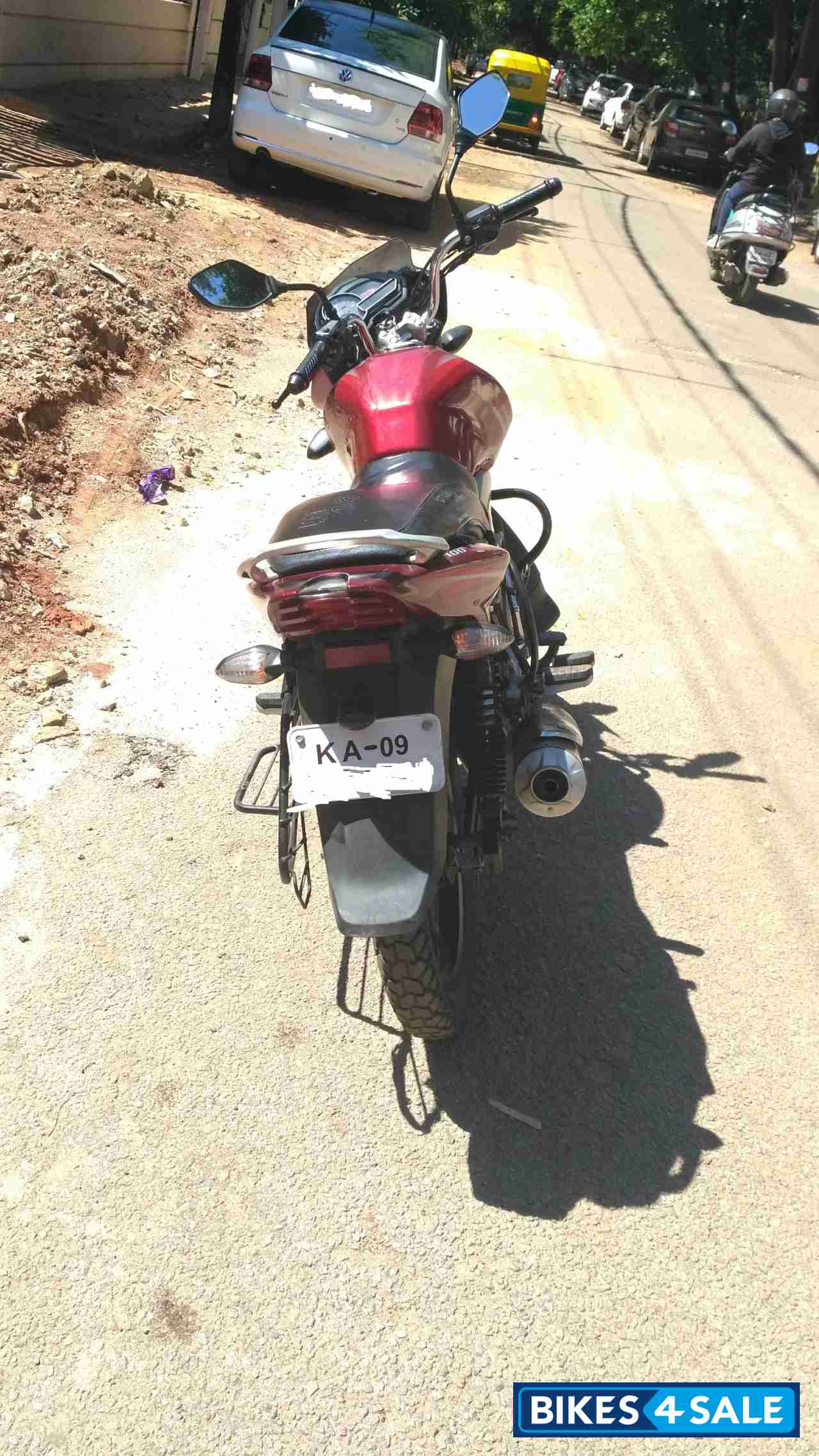 Red Bajaj Discover 100T