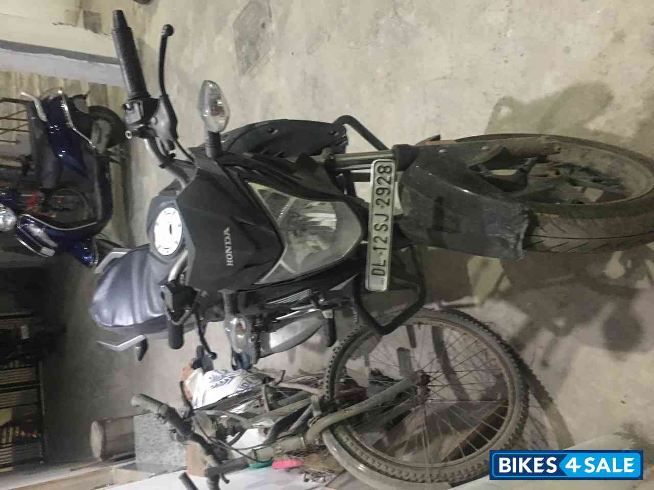 Black Honda CB Hornet 160R