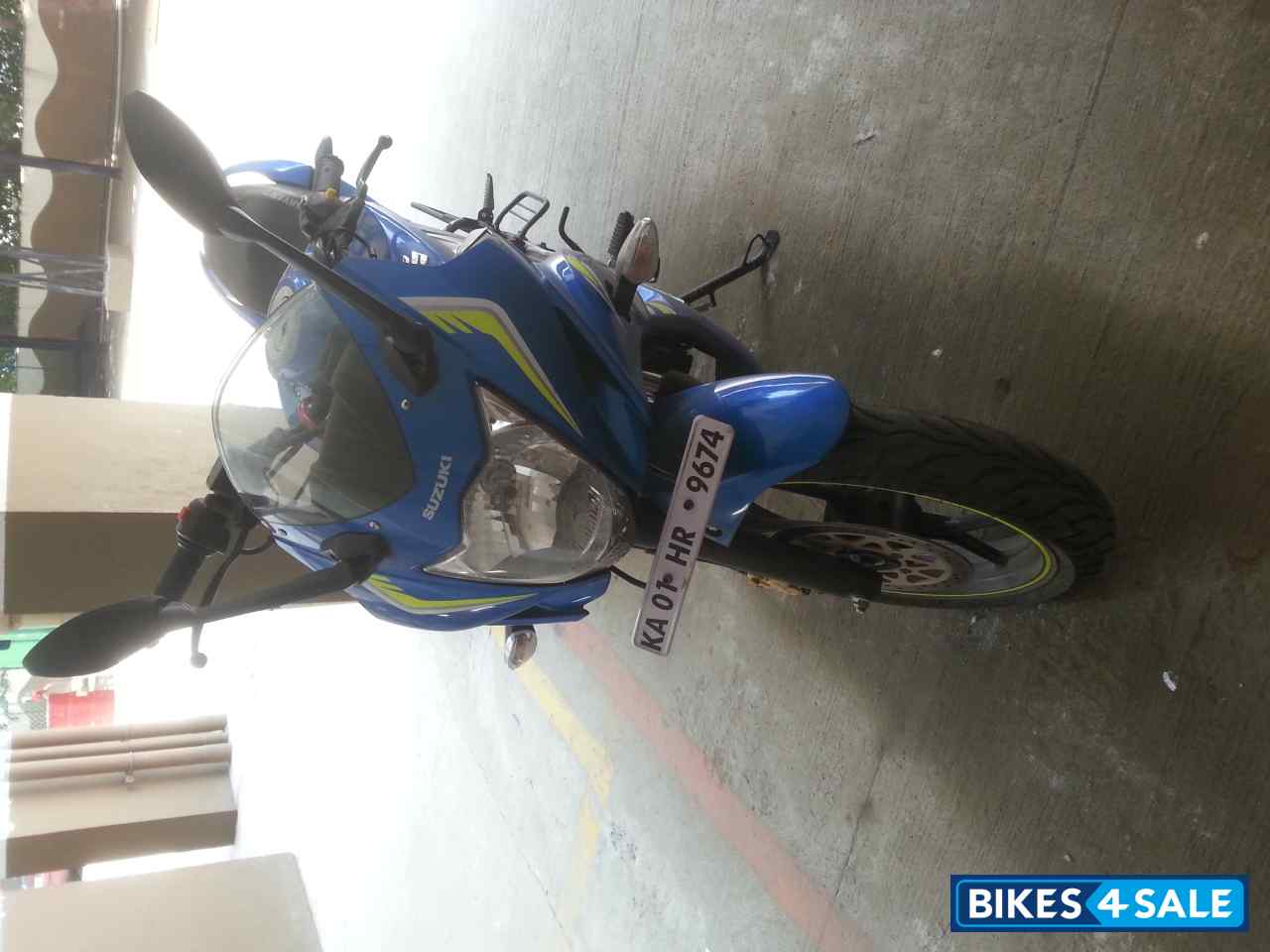 Blue Suzuki Gixxer SF
