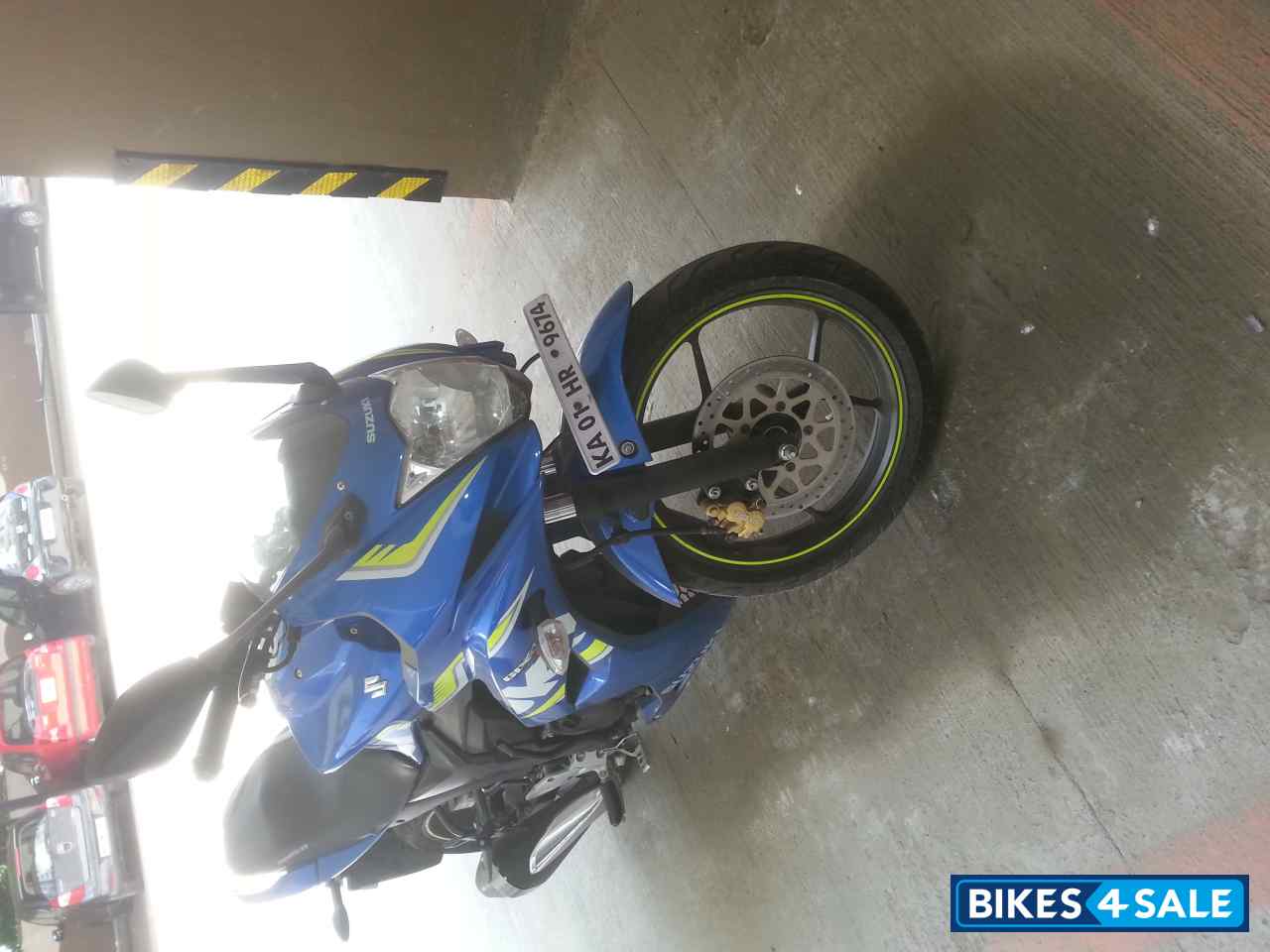Blue Suzuki Gixxer SF