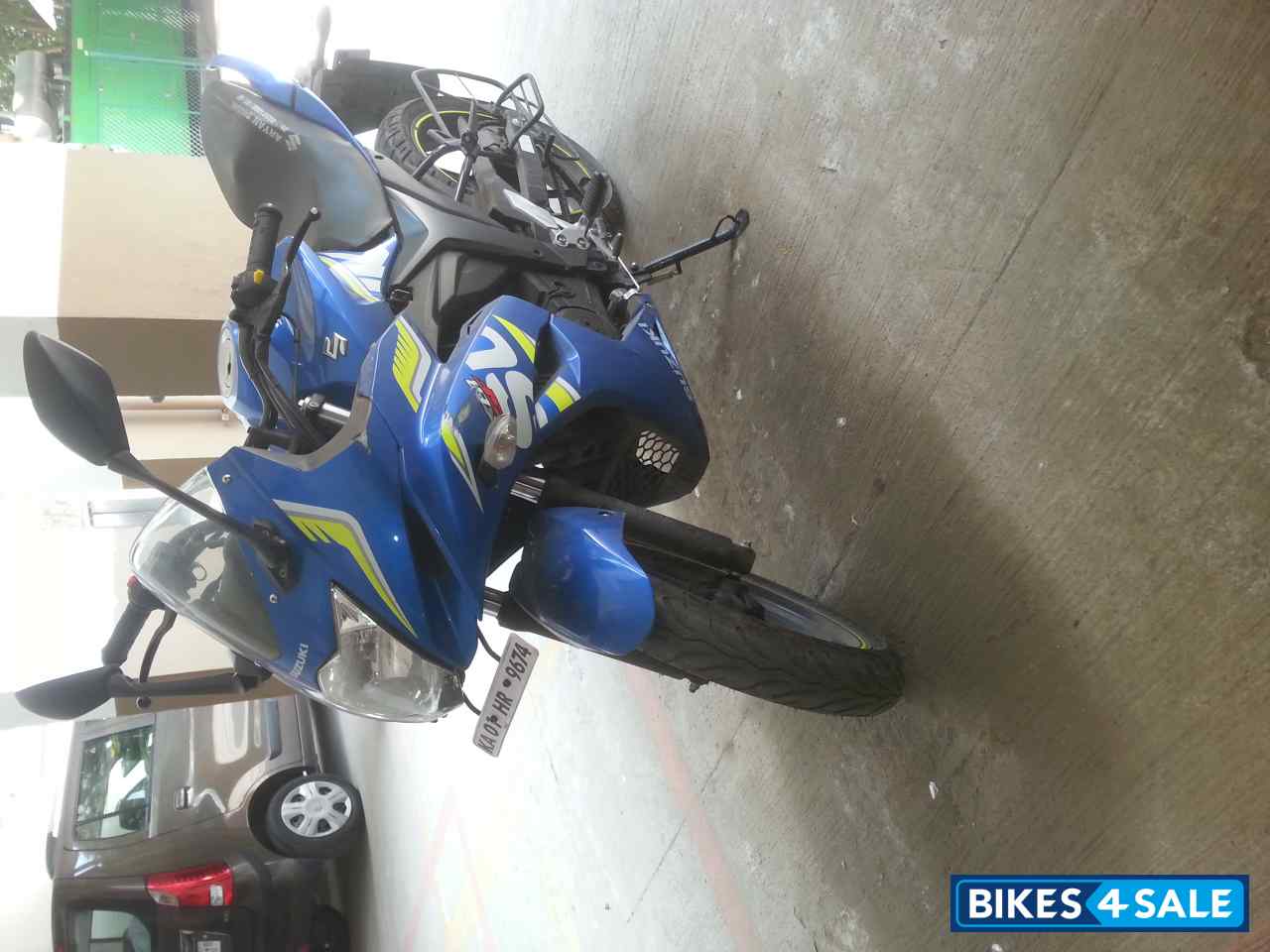 Blue Suzuki Gixxer SF
