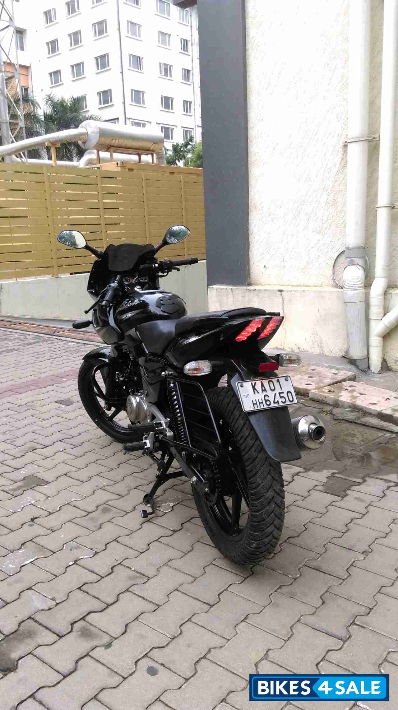 Black Bajaj Pulsar 220F