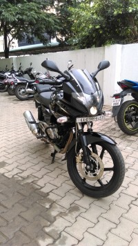 Black Bajaj Pulsar 220F