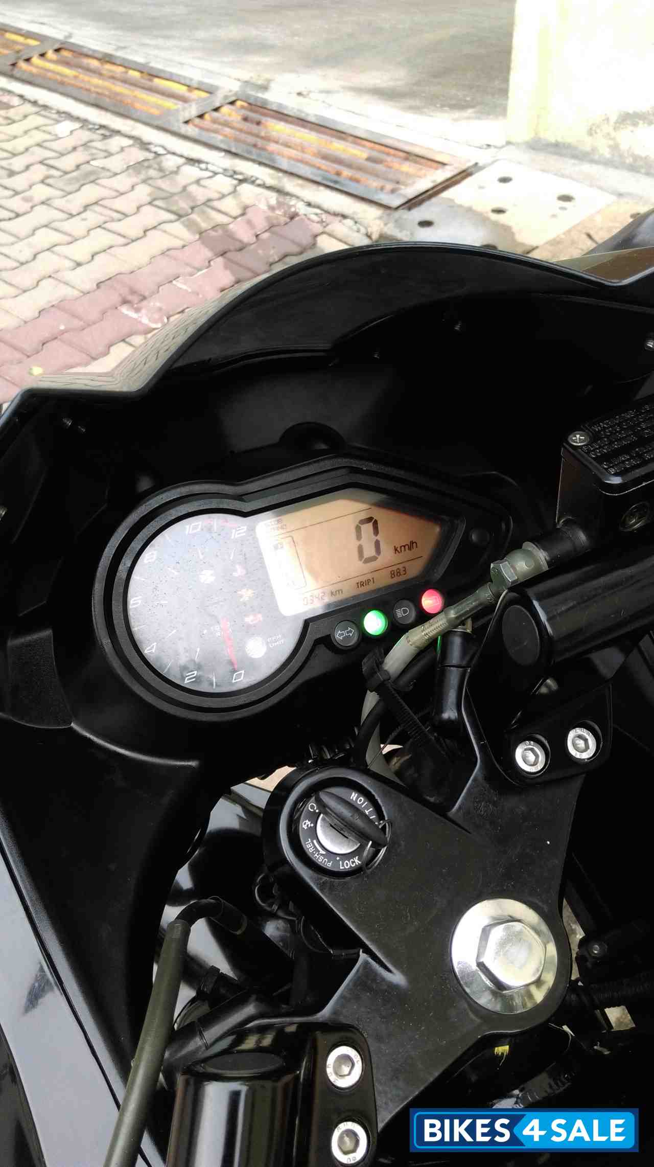 Black Bajaj Pulsar 220F