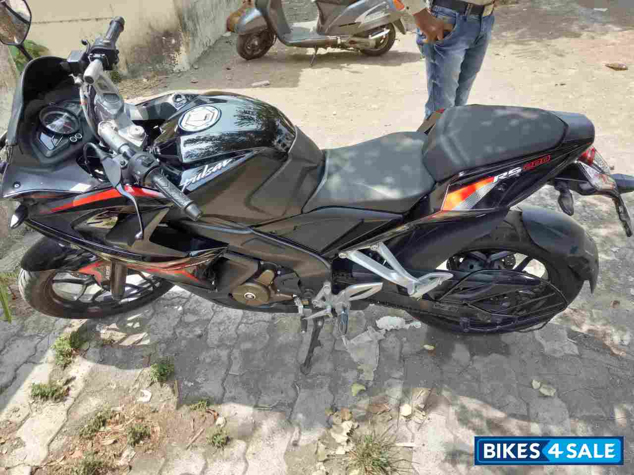 Demon Black Bajaj Pulsar RS 200