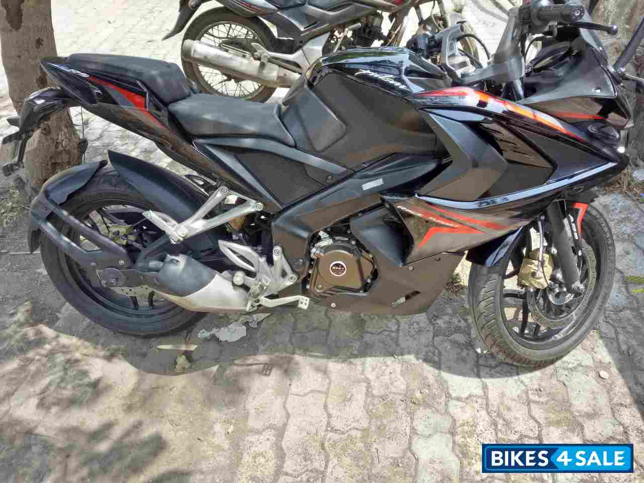 Demon Black Bajaj Pulsar RS 200