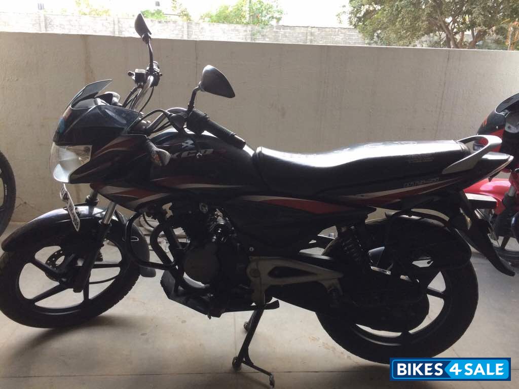 Black And Maroon Bajaj XCD 135 DTS-Si