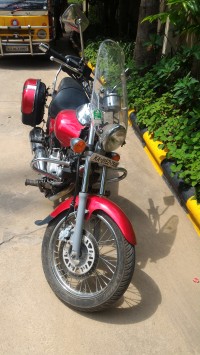 Red Bajaj Avenger 220 DTS-i