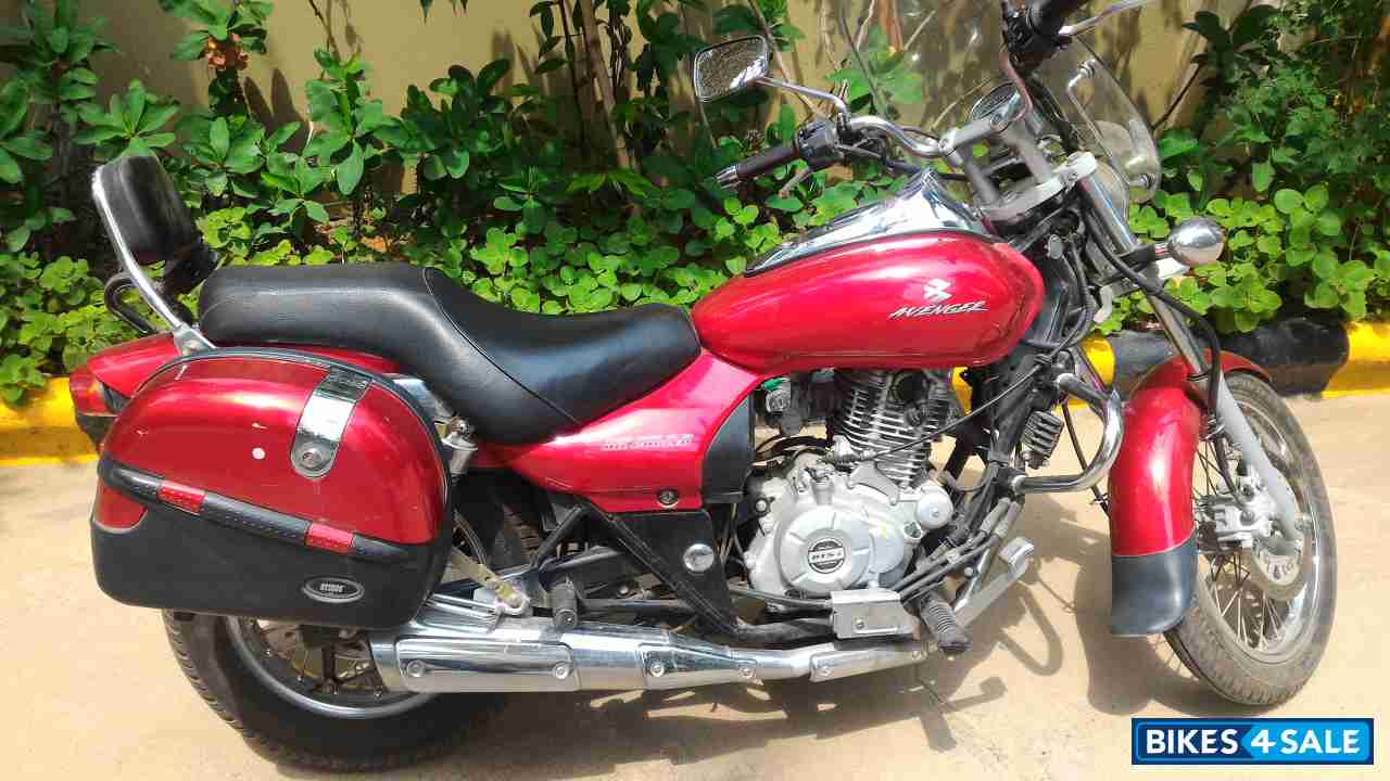 Red Bajaj Avenger 220 DTS-i Red Bajaj Avenger 220 DTS-i