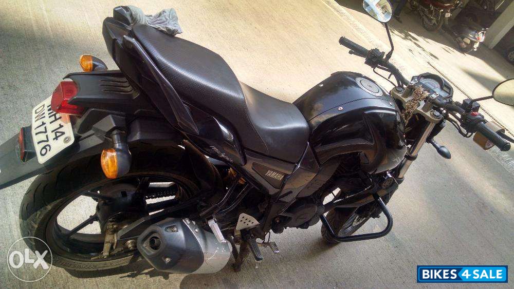 Black Yamaha FZ16
