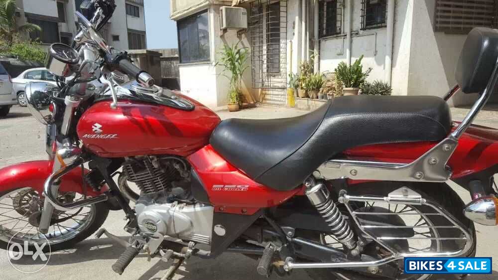 Red Bajaj Avenger 220 DTS-i