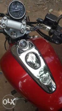 Red Bajaj Avenger 220 DTS-i