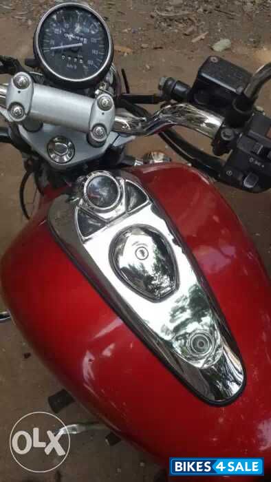 Red Bajaj Avenger 220 DTS-i