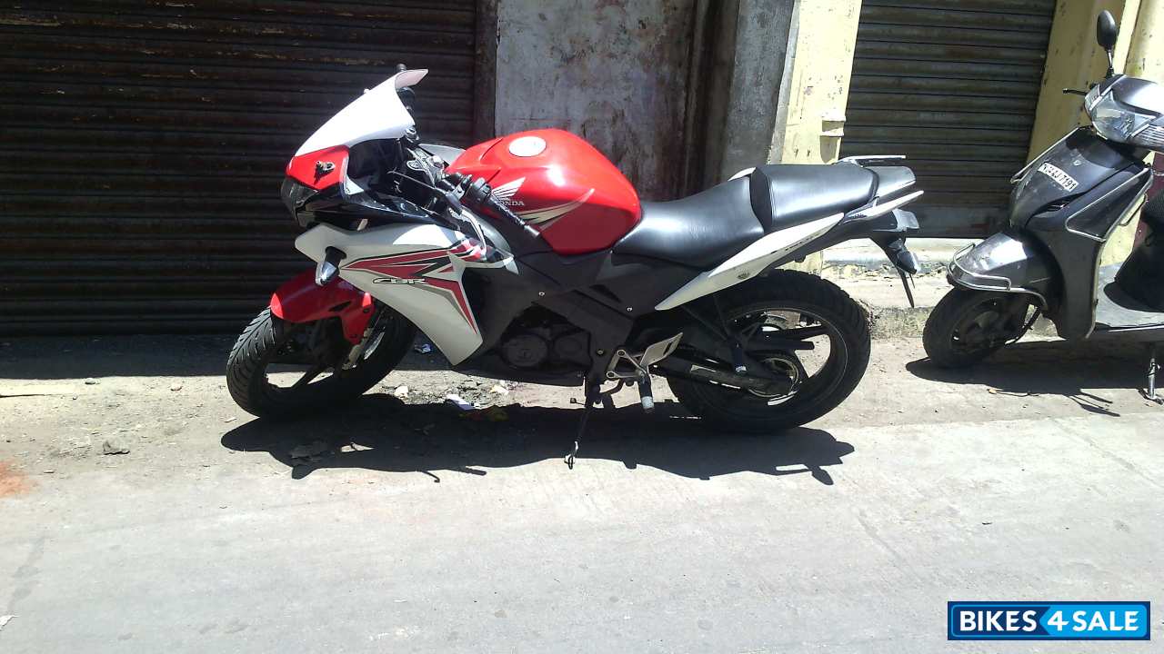 Red Honda CBR 150R