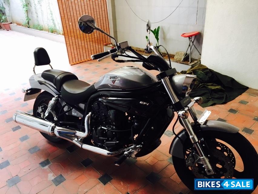 Silver Hyosung GV650 Aquila Pro