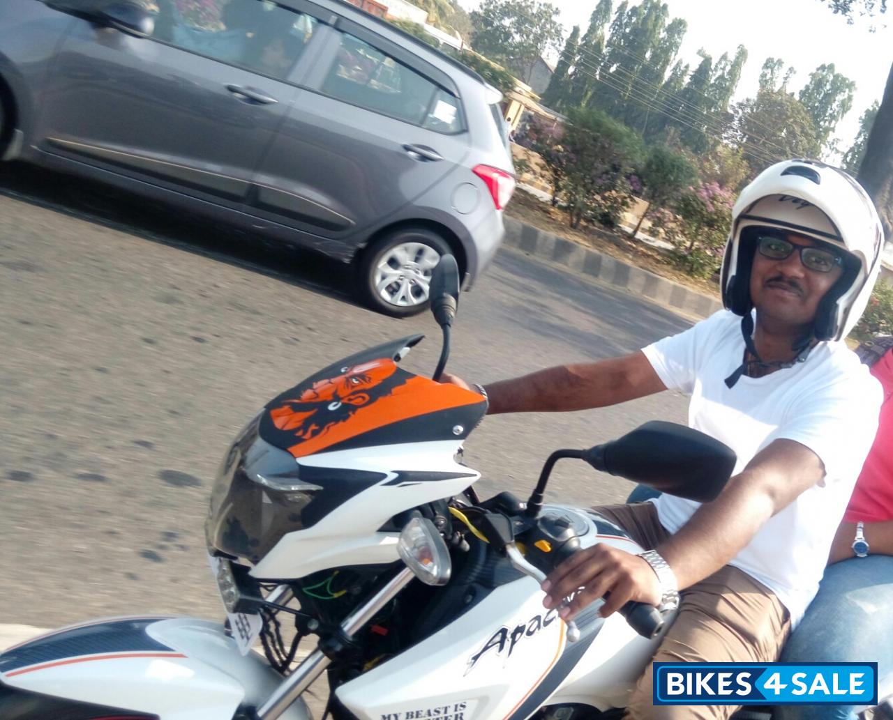 White TVS Apache RTR 160