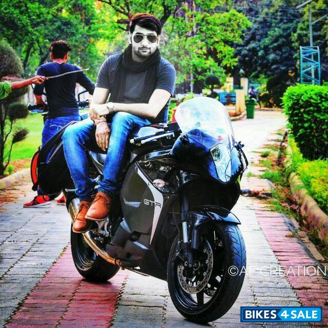 Black Hyosung GT650R Black Hyosung GT650R