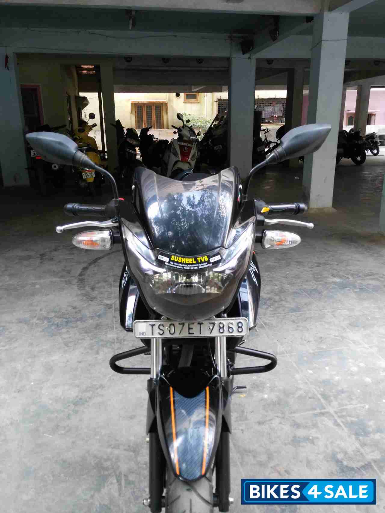 Black TVS Apache RTR 160