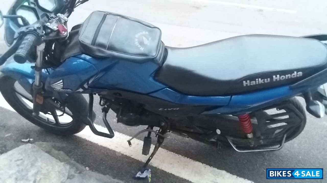 Blue Honda Livo 110