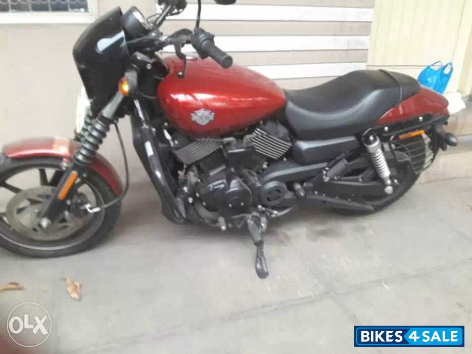 Red Harley Davidson Street 750