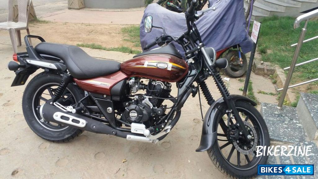Red Bajaj Avenger Street 150