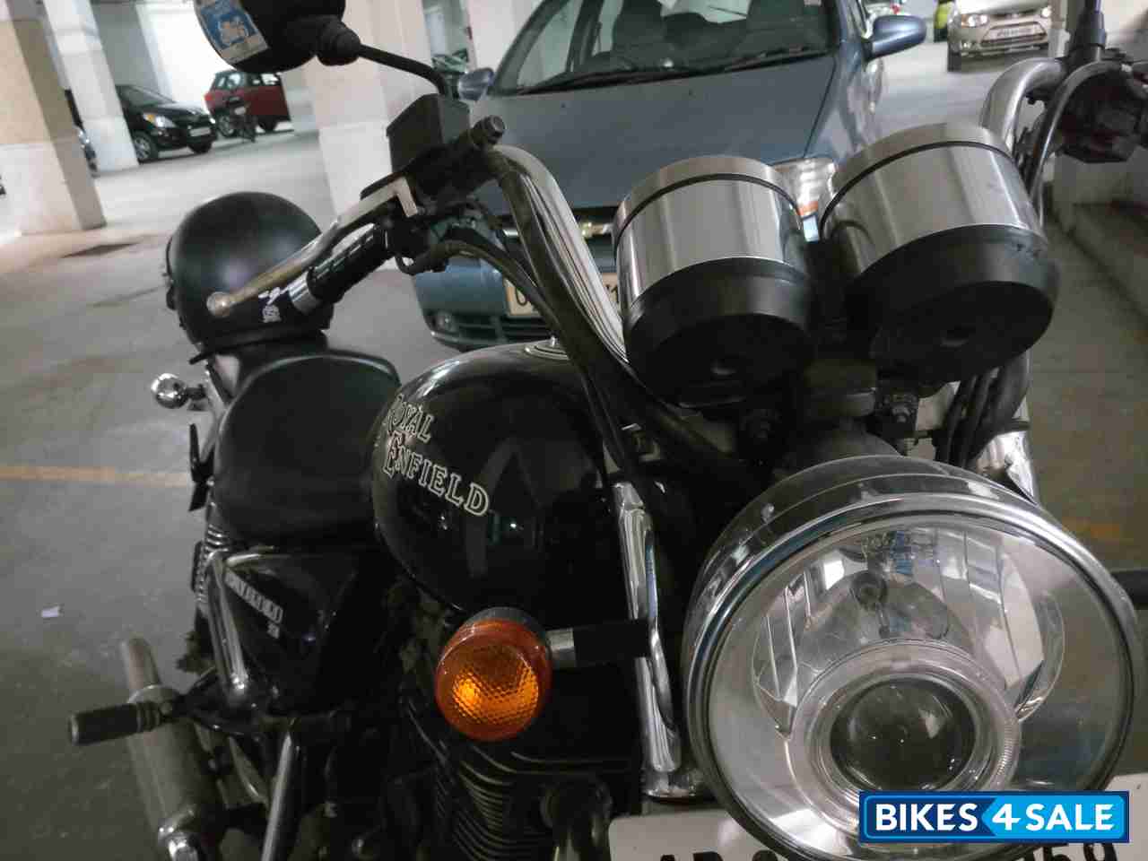 Black Royal Enfield Thunderbird TwinSpark 350