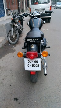 Black Royal Enfield Bullet Standard 350