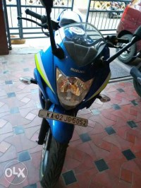 Blue Suzuki Gixxer SF