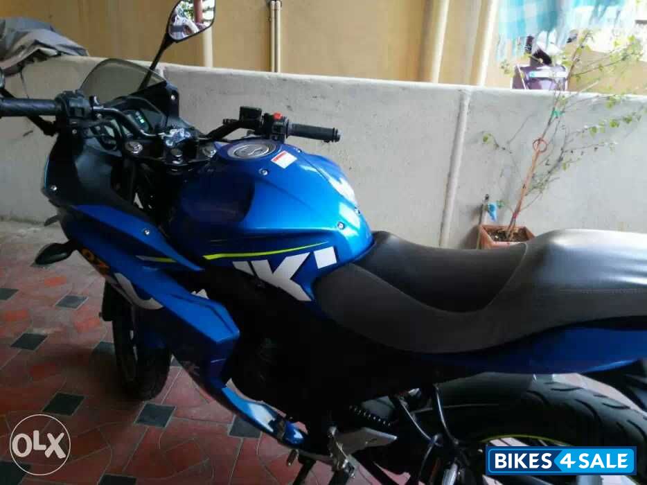 Blue Suzuki Gixxer SF