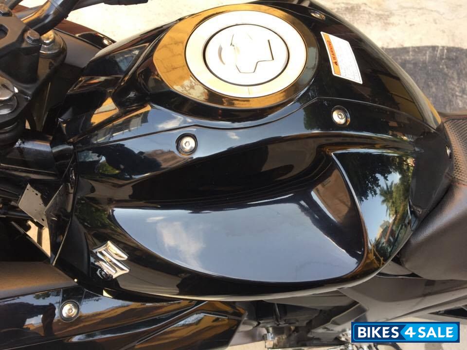 Black Suzuki Gixxer SF Black Suzuki Gixxer SF
