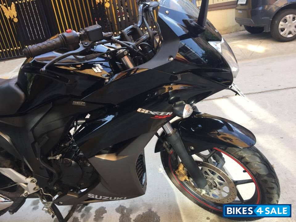 Black Suzuki Gixxer SF Black Suzuki Gixxer SF