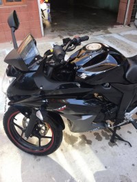 Black Suzuki Gixxer SF