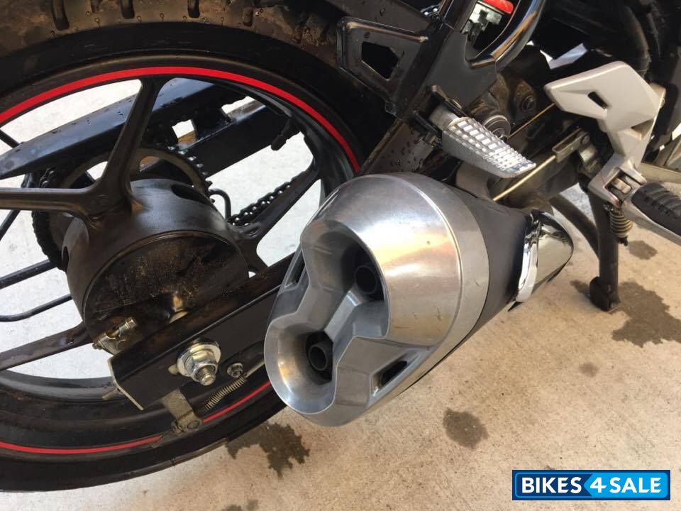 Black Suzuki Gixxer SF Black Suzuki Gixxer SF