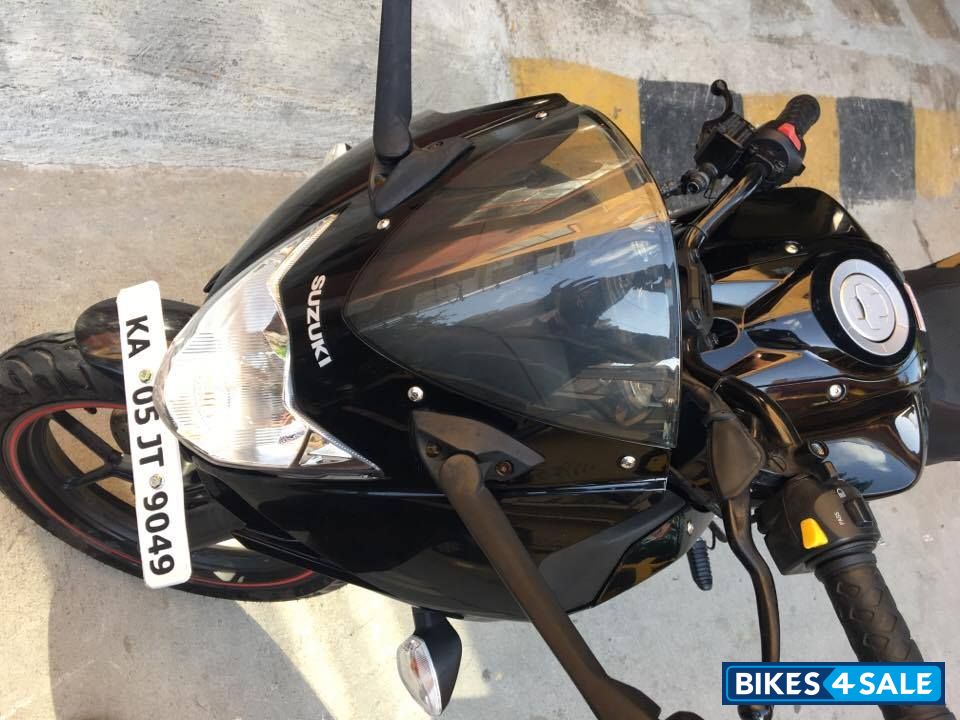 Black Suzuki Gixxer SF Black Suzuki Gixxer SF