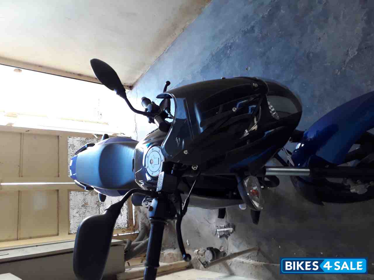 Black And Nlue Bajaj Pulsar 150 DTSi Black And Nlue Bajaj Pulsar 150 DTSi
